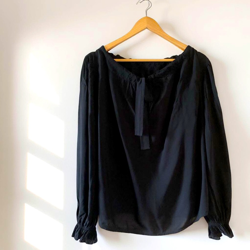 Velvet by Graham and Spencer Black Peasant Top with Gathered Sleeves and Bow XL
